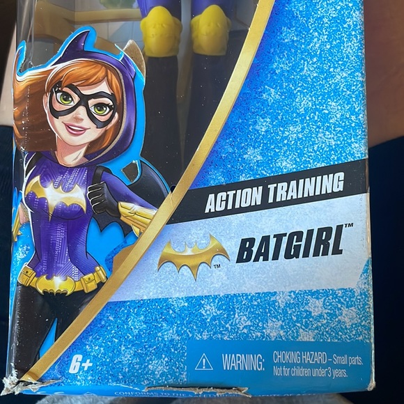 DC SUPER HERO GIRLS BATGIRL NEW IN BOX BUT CORNER OF BOX A SMALL DAMAGED AREA - Picture 7 of 9